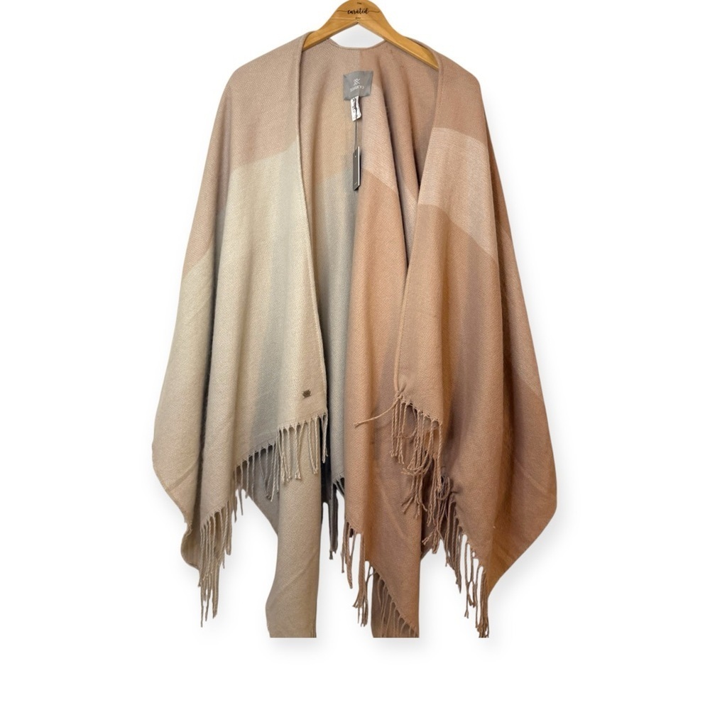 NWT Colorblock Fringe Ruana Shawl Wrap Poncho Beige Blush One Size - Picture 3 of 11